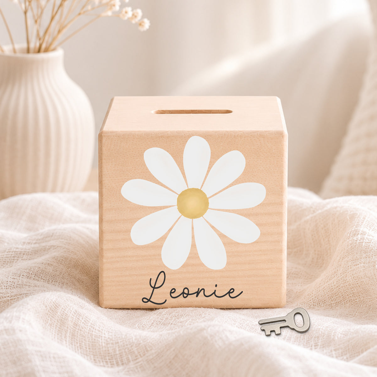 Holzspardose für Kinder mit Gänseblümchen personalisiert mit Namen