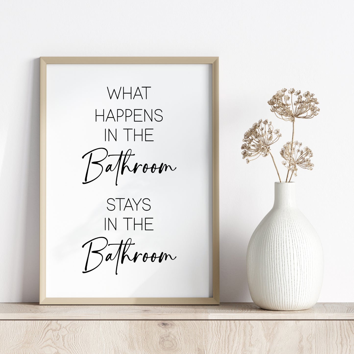What happens in the Bathroom Poster Badezimmer Toilette Gäste WC lustig Minimalistisch Humor