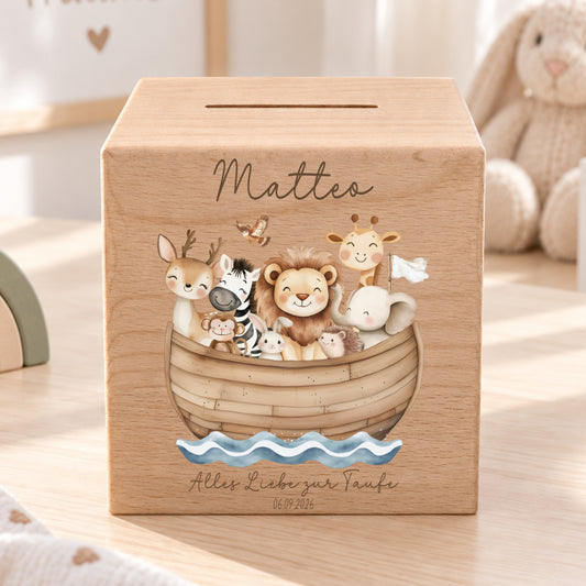 Holzspardose für Taufkinder personalisiert mit Namen als Geschenk zur Taufe mit Arche Noah