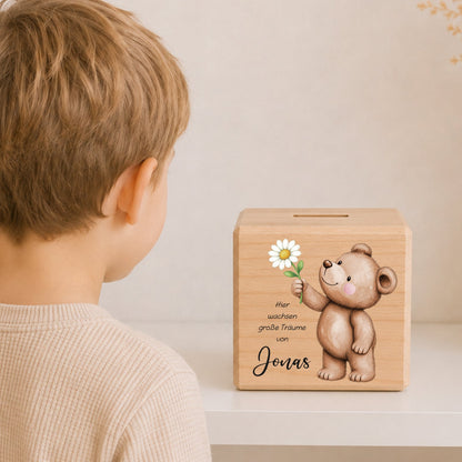 Holzspardose für Kinder mit einem Bär und Gänseblume personalisiert mit Namen