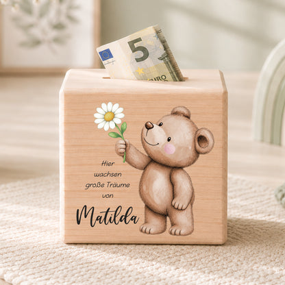Holzspardose für Kinder mit einem Bär und Gänseblume personalisiert mit Namen