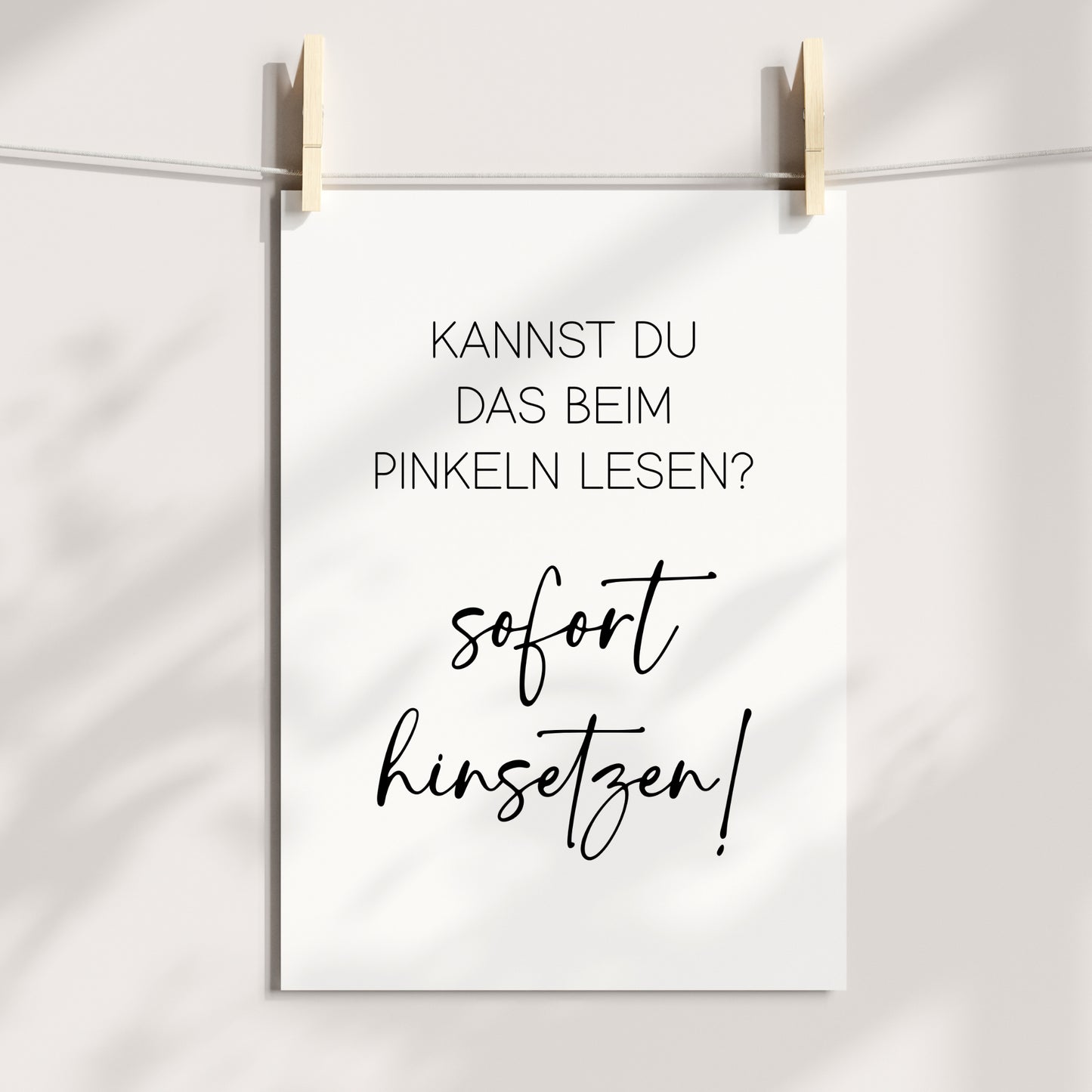 Sofort hinsetzen Poster Badezimmer Toilette Gäste WC lustig Minimalistisch schwarz weiß Humor